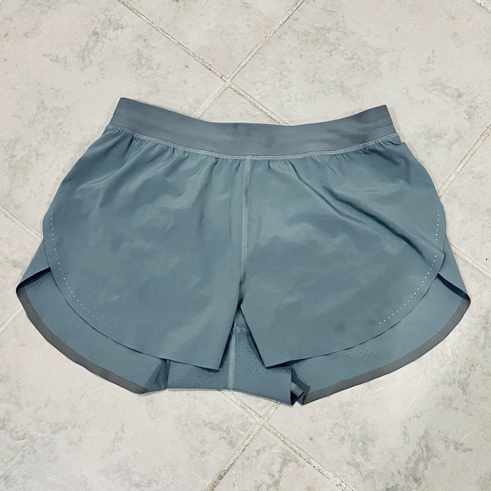 Lululemon Find Your Pace 3” Running Short Sz 6